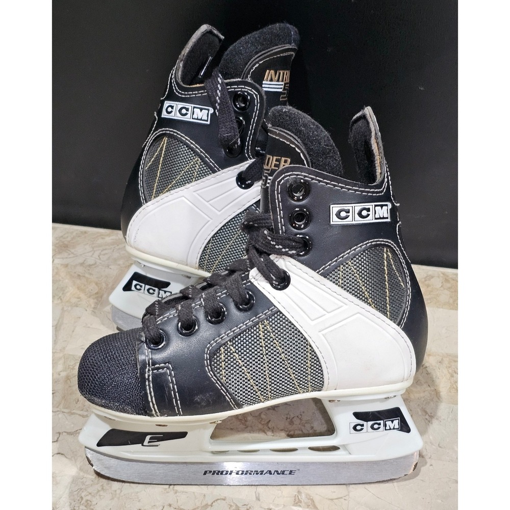 CCM Intruder 55 Hockey Skates Youth Size 11J Black Whiteโ Performance Blades